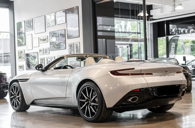 Aston martin . DB11 V8 Volante =Black Pack= Гаранция Image 2