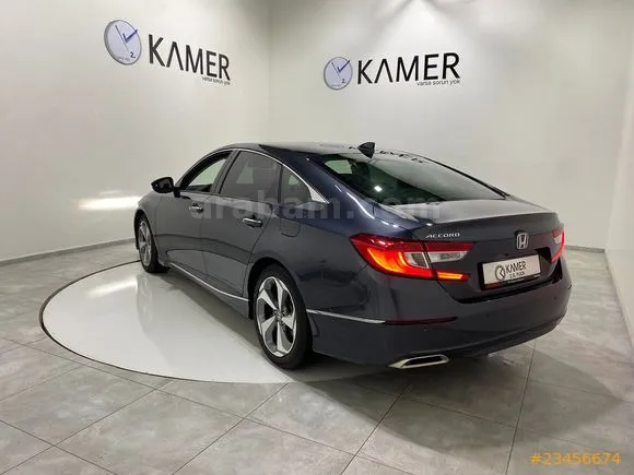 Honda Accord 1.5 VTEC Executive Plus Image 3